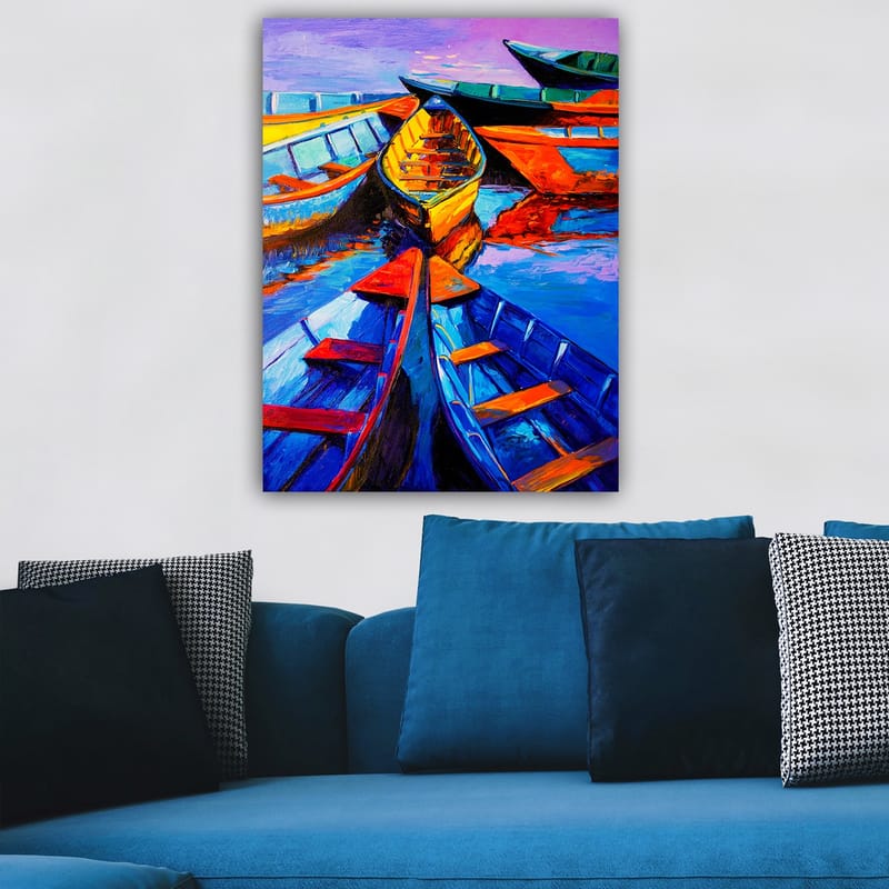 Lerretsbilde 70x100 cm - Flere fargerike båter som ligger i en gruppe på vannoverflaten - Blå / Oransje / Gul - Innredning - Bilder & kunst - Lerretsbilder