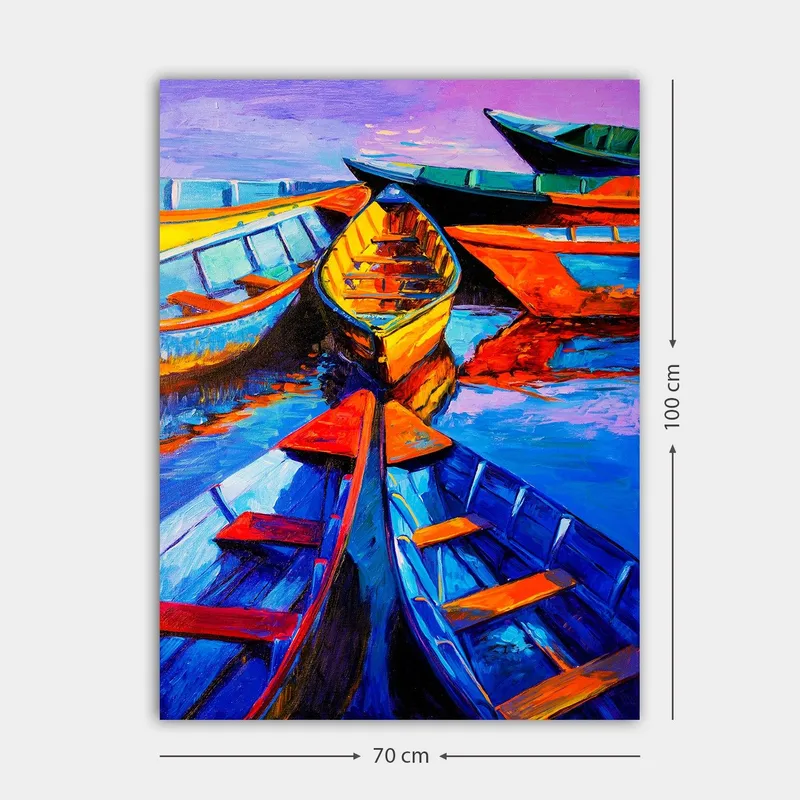 Lerretsbilde 70x100 cm - Flere fargerike båter som ligger i en gruppe på vannoverflaten - Blå / Oransje / Gul - Innredning - Bilder & kunst - Lerretsbilder