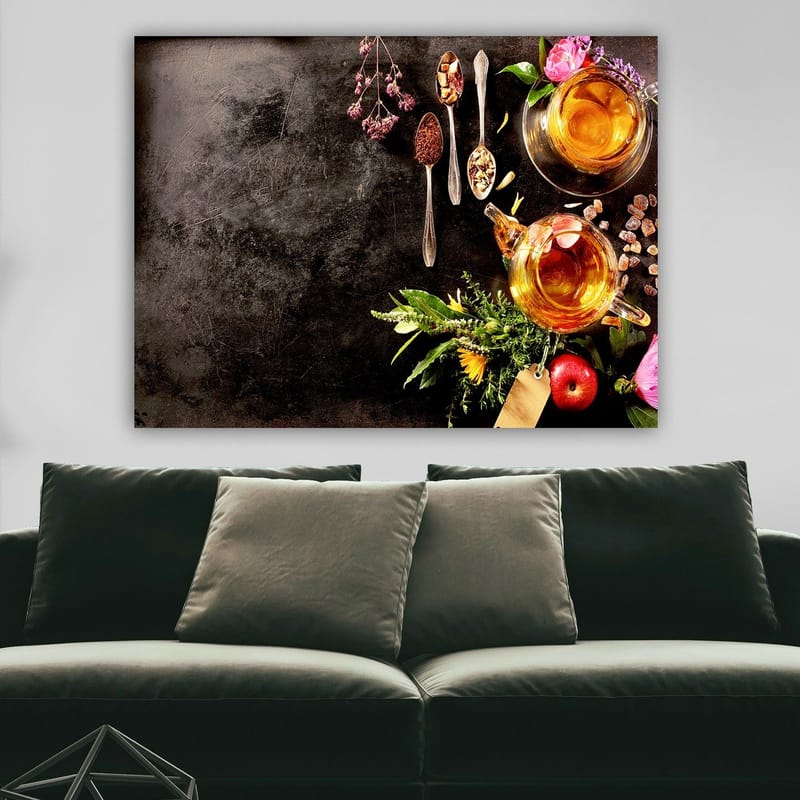 Lerretsbilde 70x100 cm - Fredelig komposisjon med te, krydder og blomster som skaper en innbydende atmosfære - Gull / Grønn / Rosa - Innredning - Bilder & kunst - Lerretsbilder