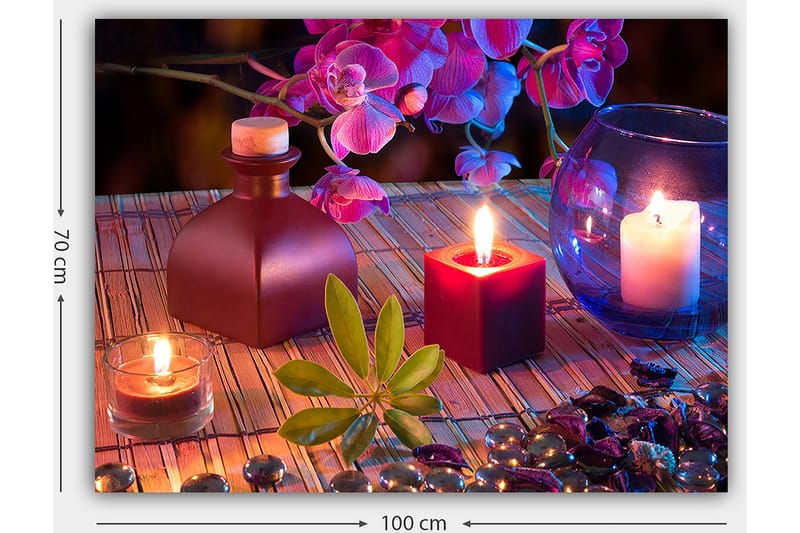 Lerretsbilde 70x100 cm - Fredelig og harmonisk stilleben med lys, blomster og dekorasjoner - Mørk rød / Grønn / Lilla - Innredning - Bilder & kunst - Lerretsbilder