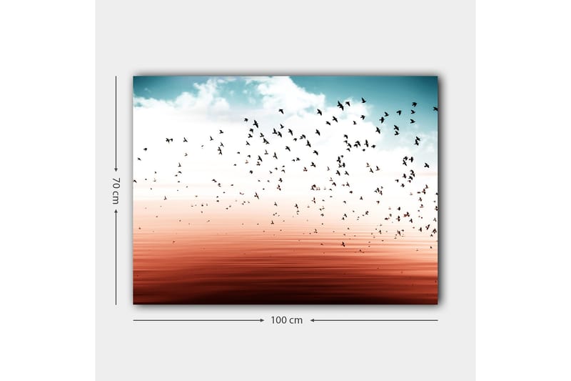 Lerretsbilde 70x100 cm - Fugleflokk som flyr over en stille vannflate i et harmonisk fargevalg - Blå / Korallrød - Innredning - Bilder & kunst - Lerretsbilder