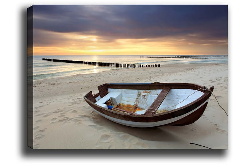Lerretsbilde 70x100 cm - Gammel båt på en strand ved solnedgang - Brun / Blå / Hvit - Innredning - Bilder & kunst - Lerretsbilder