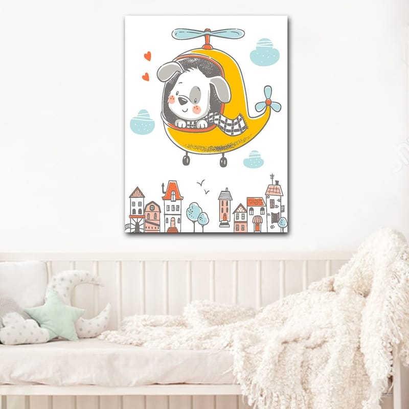 Lerretsbilde 70x100 cm - Glad hund som flyr i et gult helikopter over en by med fargerike hus - Gul / Grå / Blå - Innredning - Bilder & kunst - Lerretsbilder