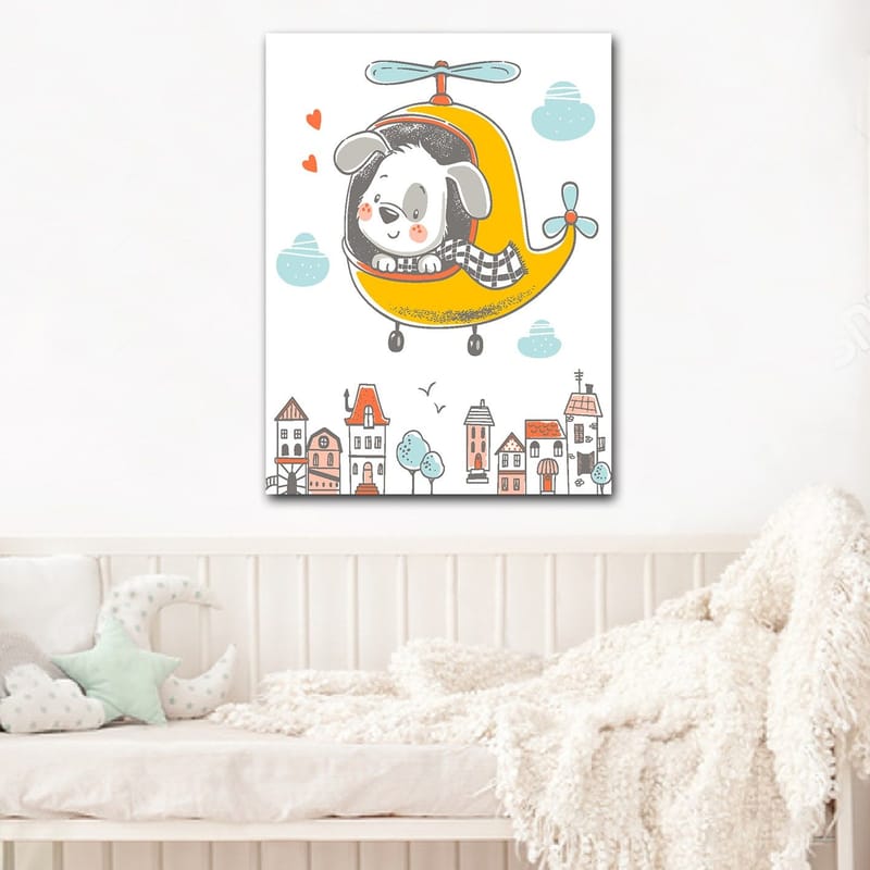 Lerretsbilde 70x100 cm - Glad hund som flyr i et gult helikopter over en by med fargerike hus - Gul / Grå / Blå - Innredning - Bilder & kunst - Lerretsbilder