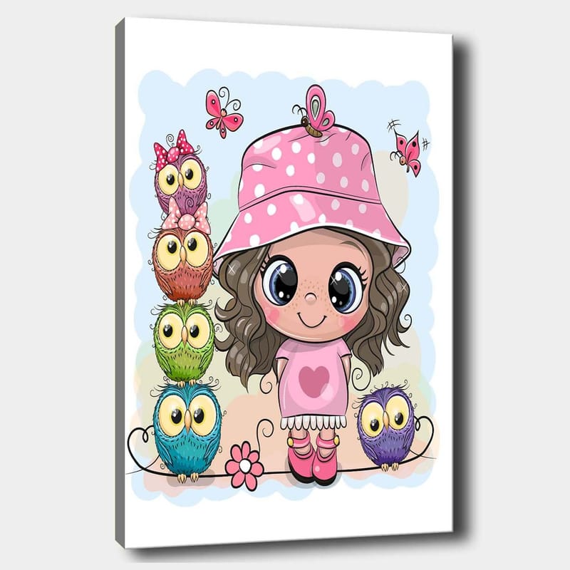 Lerretsbilde 70x100 cm - Glad jente med rosa hatt omgitt av fargerike ugler og sommerfugler, Rosa / Grønn / Blå
