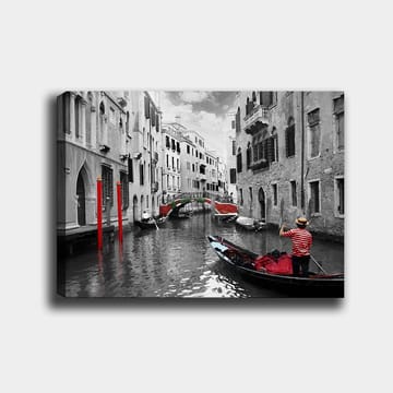 Lerretsbilde 70x100 cm - Gondolier som navigerer gjennom en venetiansk kanal med fargerike detaljer i et svart-hvitt miljø - Rød / Grønn / Svart - Innredning - Bilder & kunst - Lerretsbilder