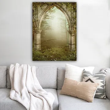 Lerretsbilde 70x100 cm - Gotisk portal omgitt av grøntområder og tåke i et mystisk skogsmiljø - Grå / Grønn / Beige - Innredning - Bilder & kunst - Lerretsbilder
