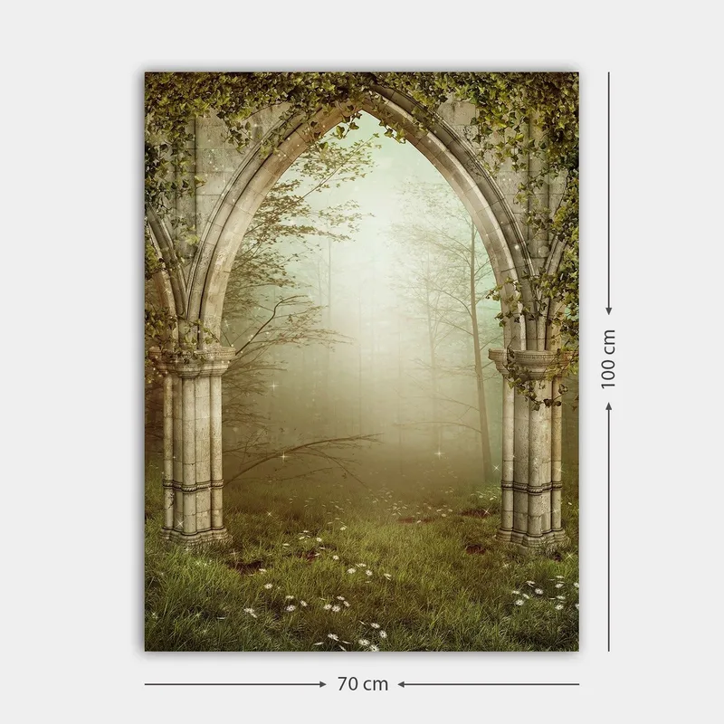 Lerretsbilde 70x100 cm - Gotisk portal omgitt av grøntområder og tåke i et mystisk skogsmiljø - Grå / Grønn / Beige - Innredning - Bilder & kunst - Lerretsbilder