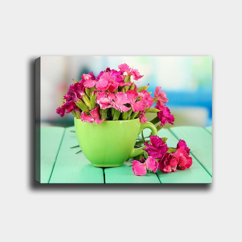 Lerretsbilde 70x100 cm - Grønn kopp fylt med rosa blomster, Grønn / Rosa