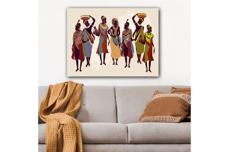 Lerretsbilde 70x100 cm - Gruppe kvinner i tradisjonelle klær som bærer gjenstander på hodet og i hendene - Mørk brun / Rød / Grønn - Innredning - Bilder & kunst - Lerretsbilder