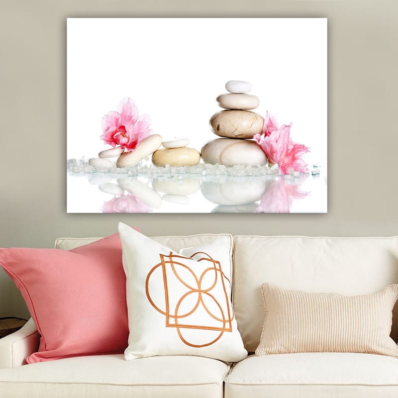 Lerretsbilde 70x100 cm - Harmonisk komposisjon av steiner og rosa blomster som symboliserer ro og balanse - Rosa / Beige / Hvit - Innredning - Bilder & kunst - Lerretsbilder