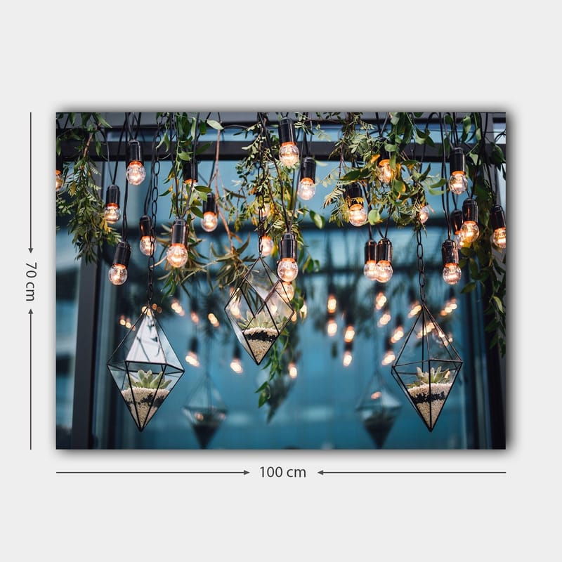 Lerretsbilde 70x100 cm - Hengende lamper og geometriske blomsterpotter i et moderne interiør - Grønn / Svart / Gull - Innredning - Bilder & kunst - Lerretsbilder