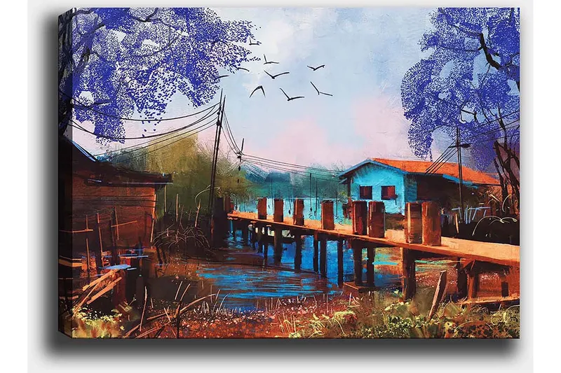 Lerretsbilde 70x100 cm - Idyllisk landskapsmaleri med en brygge som strekker seg over en rolig vannflate, omgitt av fargerike hus og trær i lilla nyanser - Lilla / Blå / Brun - Innredning - Bilder & kunst - Lerretsbilder