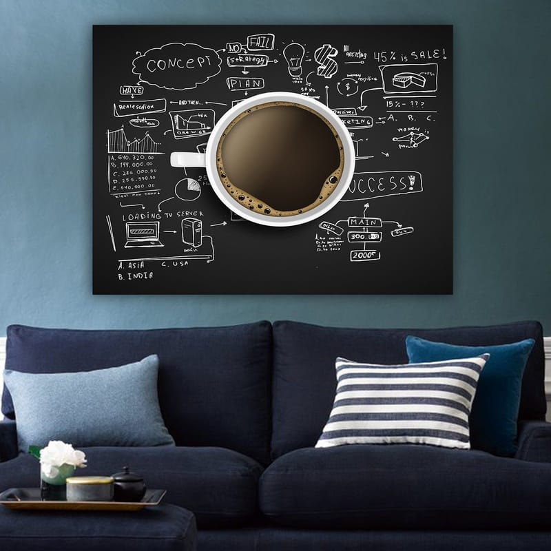 Lerretsbilde 70x100 cm - Kaffekopp med svart kaffe omgitt av håndskrevne notater og diagrammer som symboliserer forretningsstrategi og kreativitet - Svart / Brun / Hvit - Innredning - Bilder & kunst - Lerretsbilder