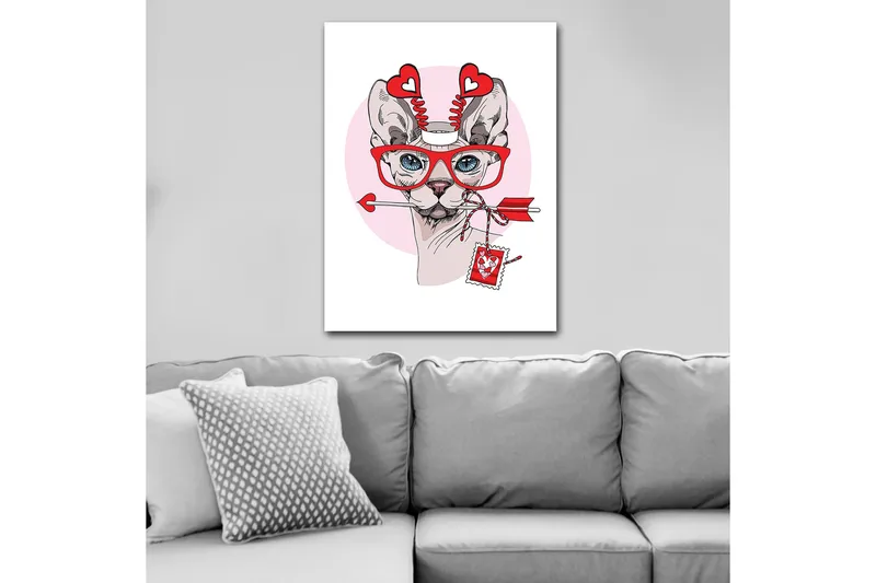 Lerretsbilde 70x100 cm - Katt med store briller og hjerteformede detaljer, holder en pil i munnen - Rød / Rosa / Grå - Innredning - Bilder & kunst - Lerretsbilder
