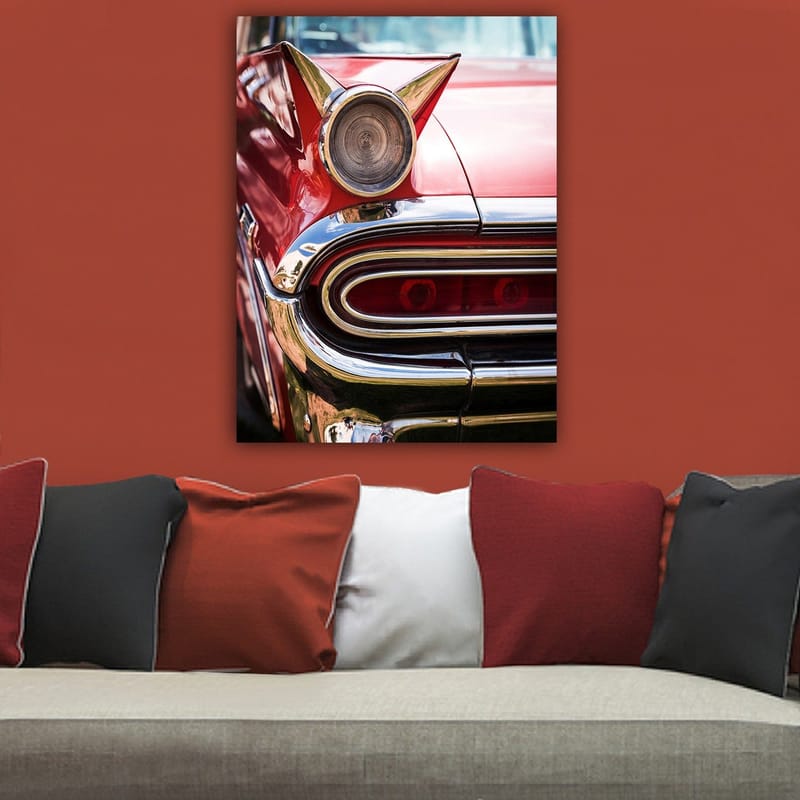 Lerretsbilde 70x100 cm - Klassisk bil med en særegen rød farge og skinnende kromdetaljer - Rød / Krom (sølv) - Innredning - Bilder & kunst - Lerretsbilder