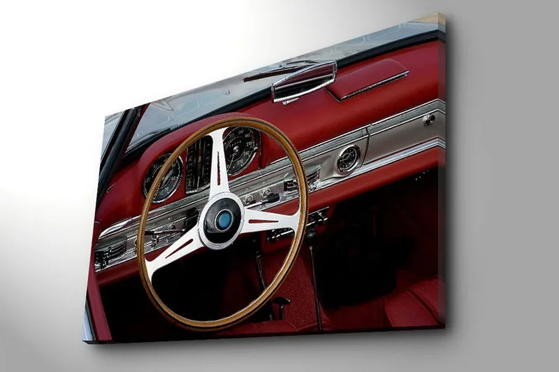 Lerretsbilde 70x100 cm - Klassisk bilinteriør med fokus på rattet og dashbordet - Rød / Sølv / Svart - Innredning - Bilder & kunst - Lerretsbilder