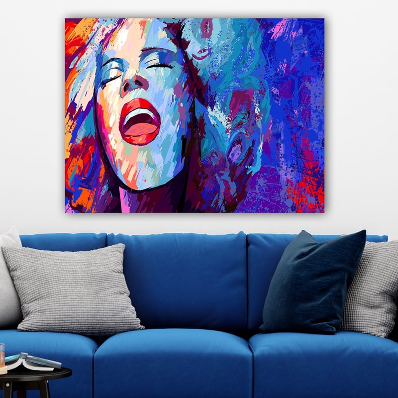 Lerretsbilde 70x100 cm - Kraftig kvinne som synger med uttrykksfulle ansiktstrekk - Blå / Rød / Hvit - Innredning - Bilder & kunst - Lerretsbilder