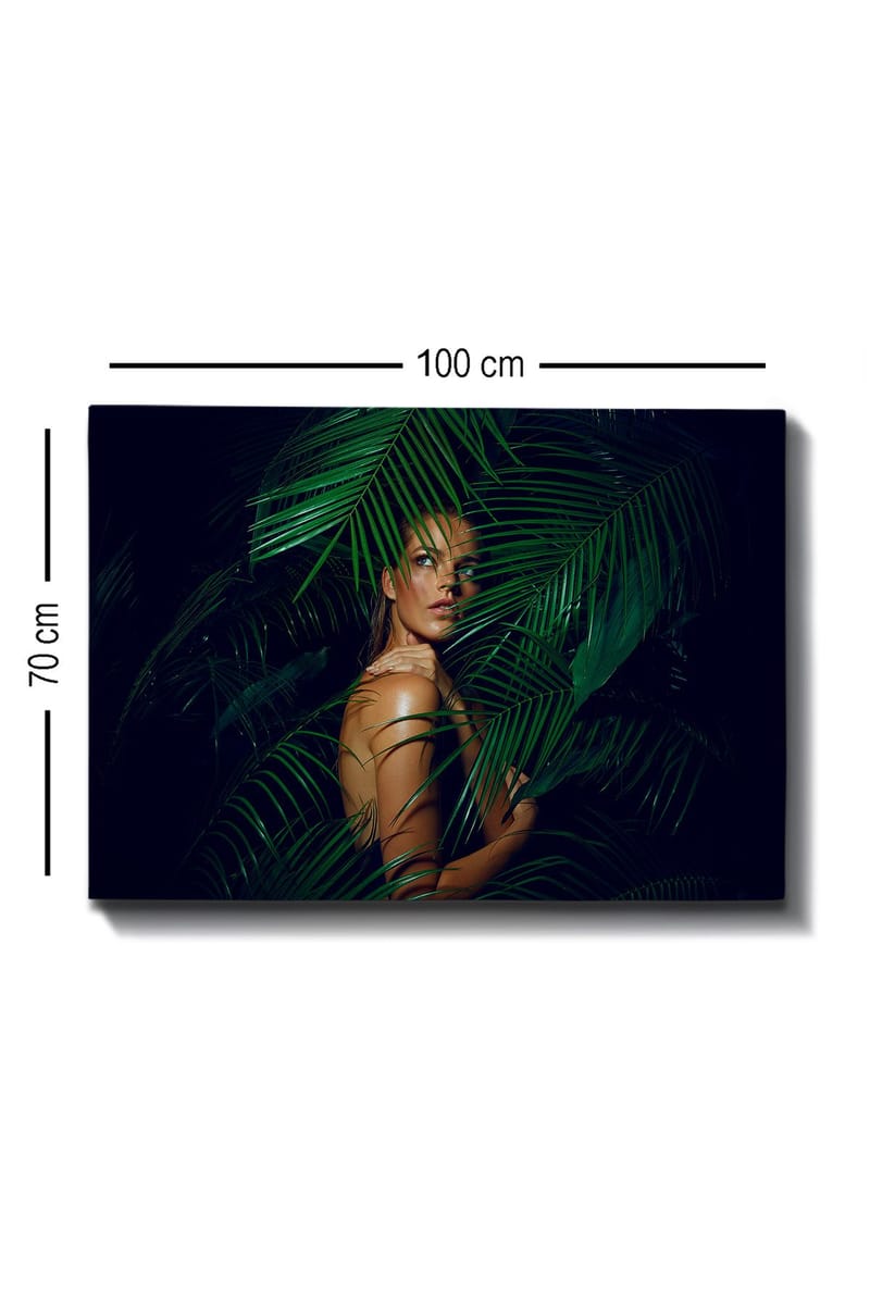 Lerretsbilde 70x100 cm - Kvinne delvis skjult bak grønne palmeblader - Mørk grønn / Lys grønn / Beige - Innredning - Bilder & kunst - Lerretsbilder