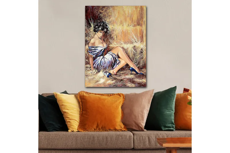 Lerretsbilde 70x100 cm - Kvinne i elegant kjole som sitter avslappet med et selvsikkert utseende - Hvit / Brun / Blå - Innredning - Bilder & kunst - Lerretsbilder