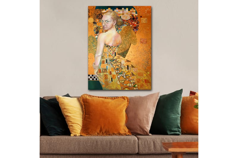 Lerretsbilde 70x100 cm - Kvinne i en elegant kjole med intrikate mønstre, som snur seg rundt med et uttrykksfullt blikk - Gull / Oransje / Beige - Innredning - Bilder & kunst - Lerretsbilder