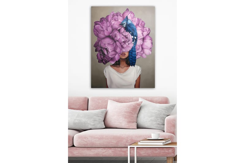 Lerretsbilde 70x100 cm - Kvinne med et hode av store, lilla blomster og en blå fugl som sitter på blomstene - Lilla / Blå - Innredning - Bilder & kunst - Lerretsbilder