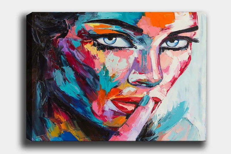 Lerretsbilde 70x100 cm - Kvinne med et mystisk blikk som holder en finger mot leppene i en stille gest, Blå / Rød / Oransje