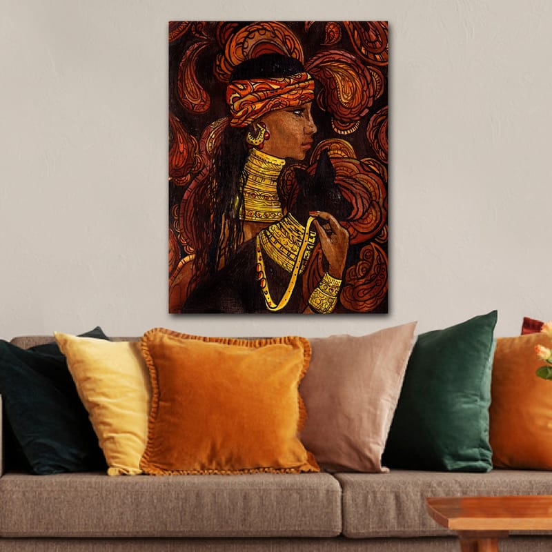 Lerretsbilde 70x100 cm - Kvinne med et svart dyr, omgitt av svingende mønstre i varme farger - Rød / Oransje / Svart - Innredning - Bilder & kunst - Lerretsbilder