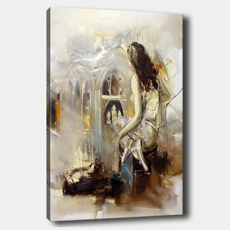 Lerretsbilde 70x100 cm - Kvinne sitter på en benk og ser ut mot gotisk arkitektur, Beige / Brun / Gull
