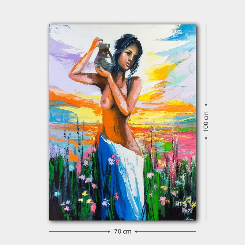 Lerretsbilde 70x100 cm - Kvinne som bærer en potte, omgitt av blomster og en fargerik himmel ved solnedgang - Oransje / Blå / Grønn - Innredning - Bilder & kunst - Lerretsbilder