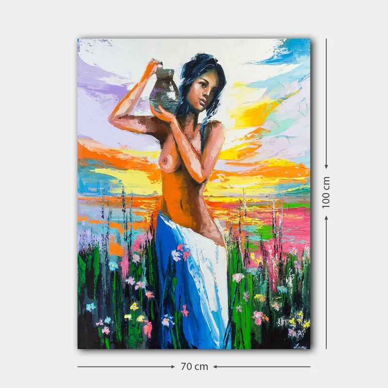 Lerretsbilde 70x100 cm - Kvinne som bærer en potte, omgitt av blomster og en fargerik himmel ved solnedgang - Oransje / Blå / Grønn - Innredning - Bilder & kunst - Lerretsbilder