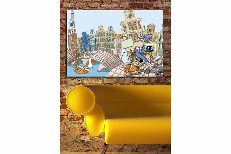 Lerretsbilde 70x100 cm - Kvinne på sykkel med hund og katt, omgitt av fargerike hus og en bro - Blå / Grønn / Oransje - Innredning - Bilder & kunst - Lerretsbilder