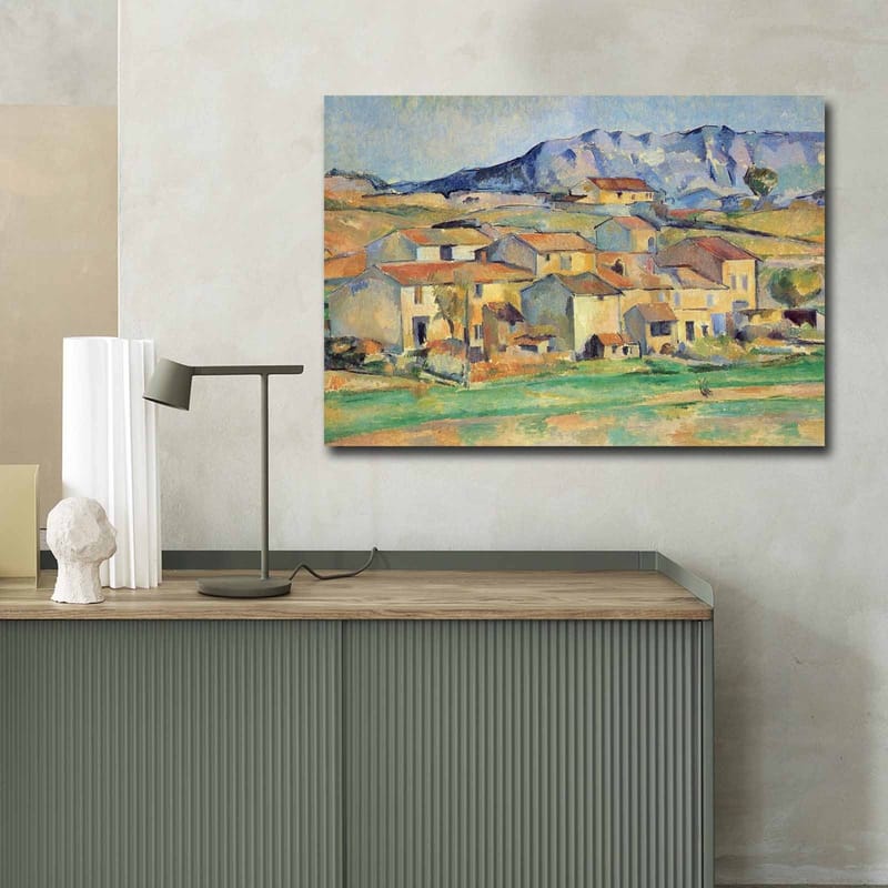 Lerretsbilde 70x100 cm - Landskapsmaleri med pittoreske hus omgitt av grønne marker og fjell i bakgrunnen - Gul / Grønn / Blå - Innredning - Bilder & kunst - Lerretsbilder