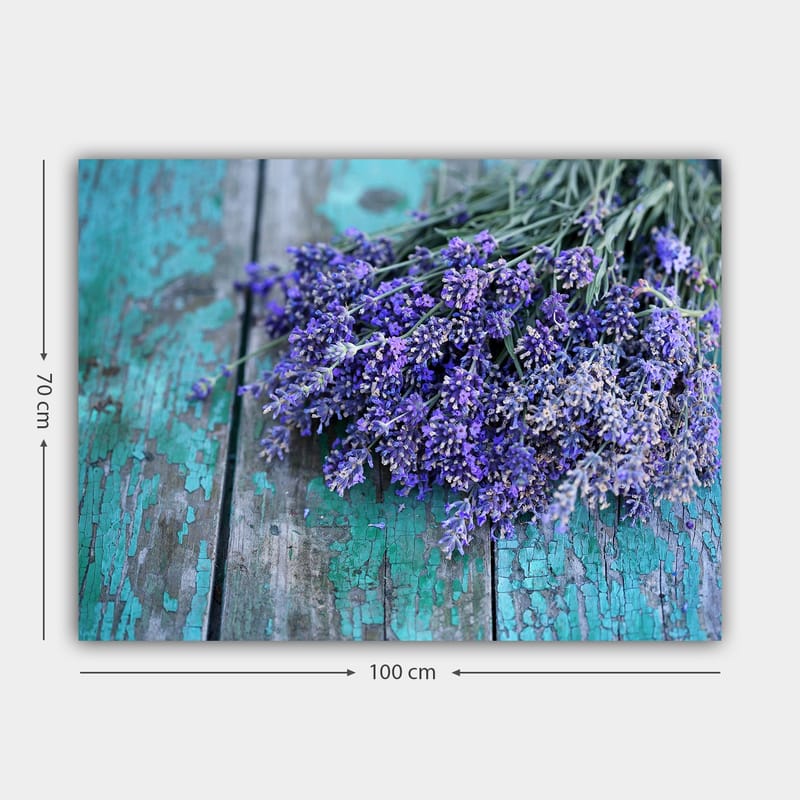 Lerretsbilde 70x100 cm - Lavendelbukett plassert på en slitt, turkis treflate - Lilla / Turkis - Innredning - Bilder & kunst - Lerretsbilder