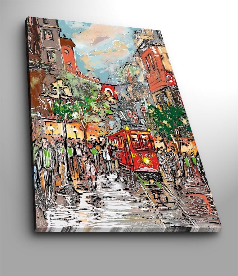 Lerretsbilde 70x100 cm - Livlig bybilde med en rød trikk som kjører gjennom en regnfull gate, omgitt av mennesker og trær - Rød / Grønn / Brun - Innredning - Bilder & kunst - Lerretsbilder