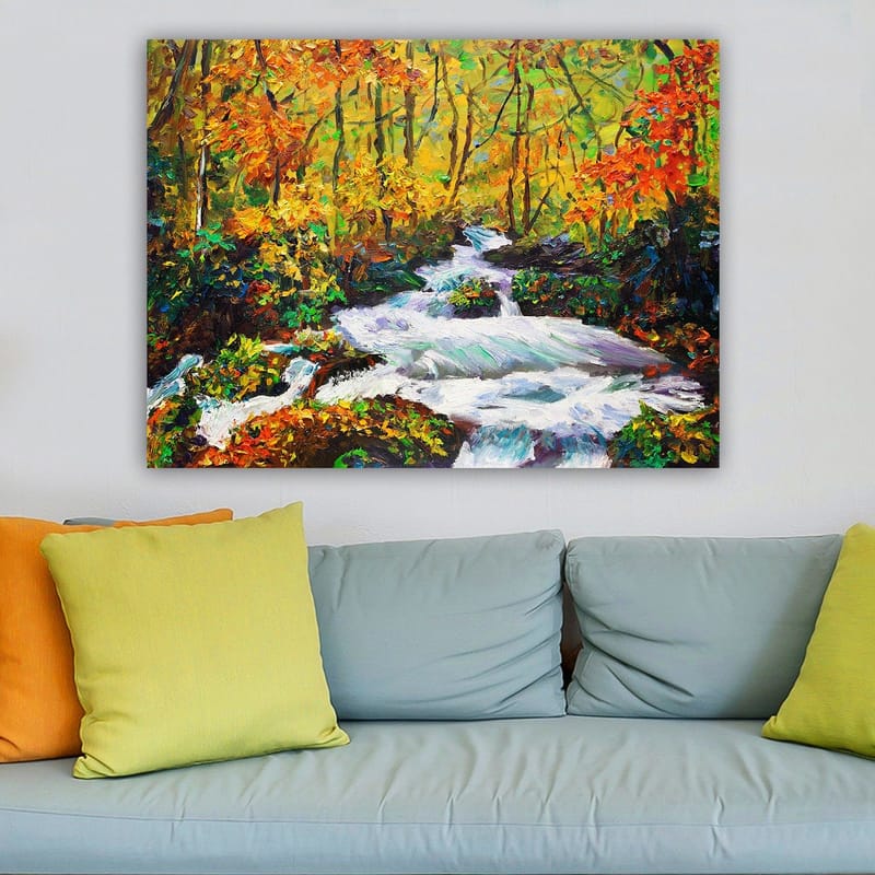 Lerretsbilde 70x100 cm - Livlig elv som renner gjennom et fargerikt høstskoglandskap - Oransje / Grønn / Hvit - Innredning - Bilder & kunst - Lerretsbilder