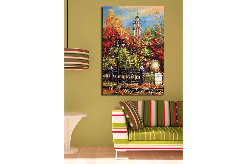 Lerretsbilde 70x100 cm - Livlig høstscene med et klokketårn i bakgrunnen omgitt av fargerike trær og lys - Rød / Oransje / Grønn - Innredning - Bilder & kunst - Lerretsbilder