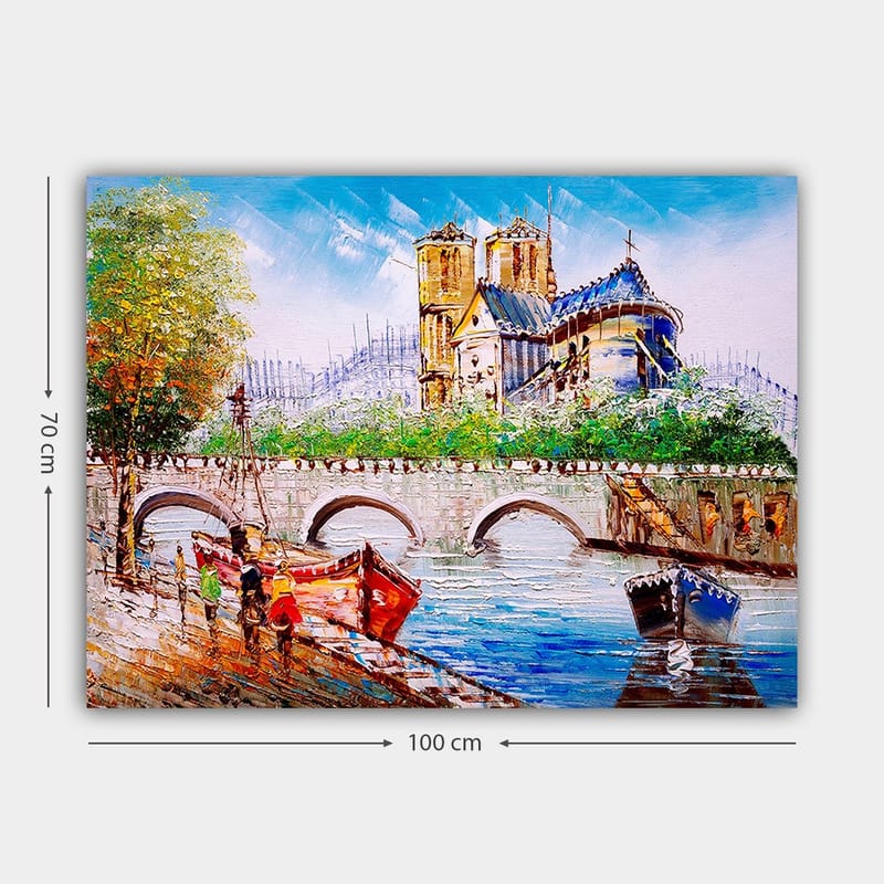 Lerretsbilde 70x100 cm - Livlig scene ved en bro med fargerike båter og en imponerende bygning i bakgrunnen - Blå / Rød / Grønn - Innredning - Bilder & kunst - Lerretsbilder