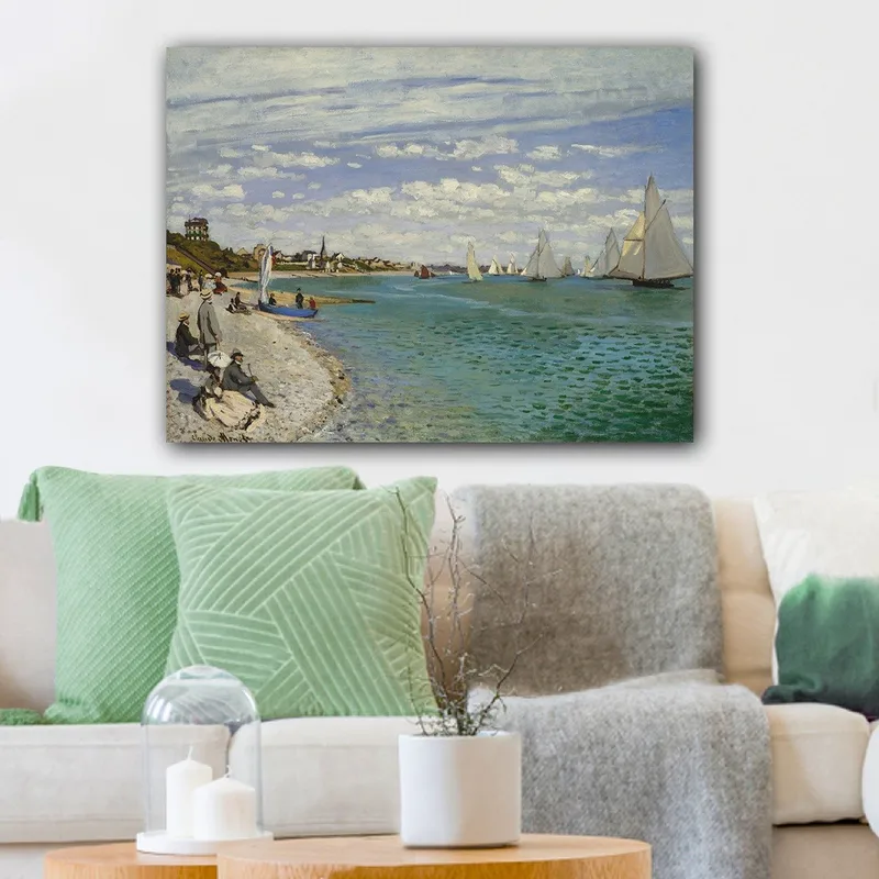 Lerretsbilde 70x100 cm - Livlig strandscene med seilbåter som glir over vannet - Blå / Hvit / Grønn - Innredning - Bilder & kunst - Lerretsbilder