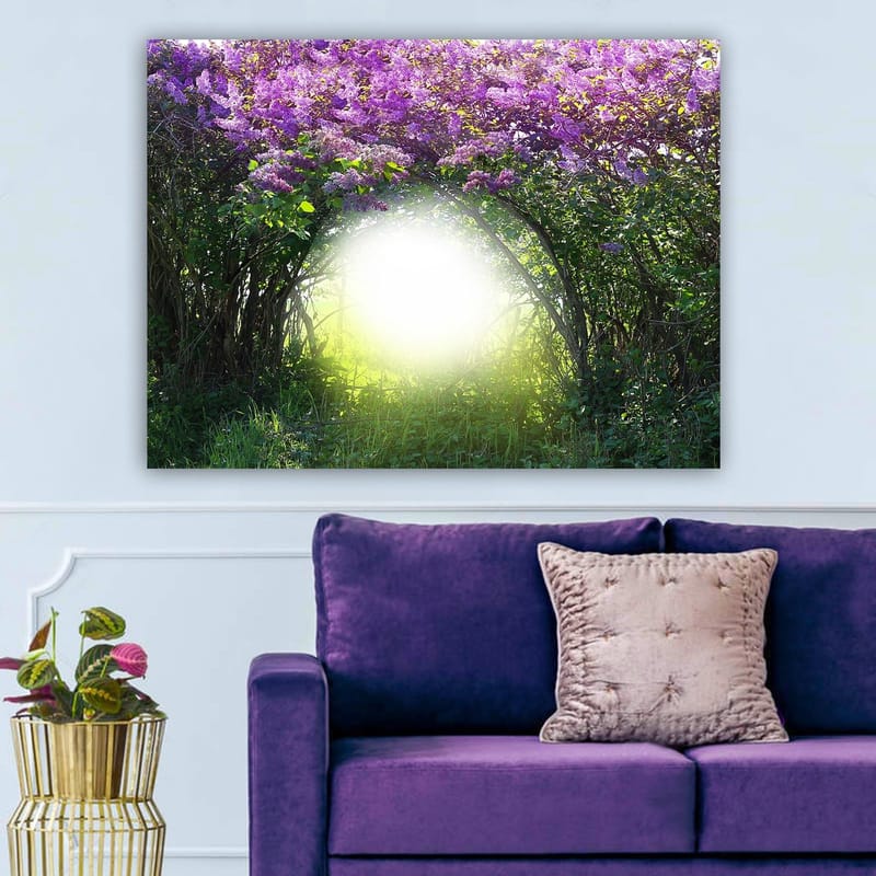 Lerretsbilde 70x100 cm - Magisk portal omgitt av lilla blomster og grøntområder - Lilla / Grønn / Hvit - Innredning - Bilder & kunst - Lerretsbilder