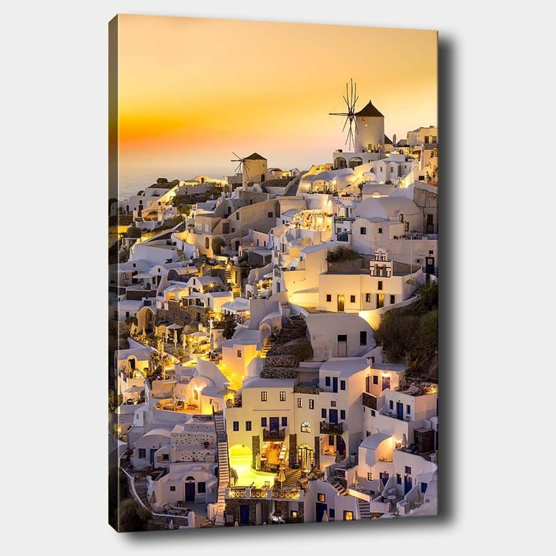 Lerretsbilde 70x100 cm - Malerisk utsikt over Santorini med hvite hus og en vindmølle i solnedgangens lys, Hvit / Gul / Oransje