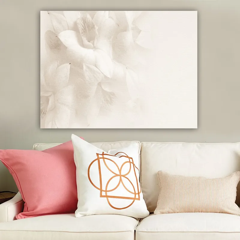 Lerretsbilde 70x100 cm - Myke blomster i subtile hvite nyanser - Hvit / Lys beige - Innredning - Bilder & kunst - Lerretsbilder