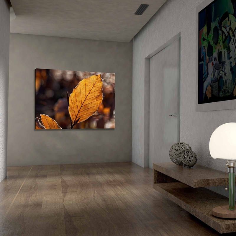 Lerretsbilde 70x100 cm - Nærbilde av et gyllent høstblad med detaljerte årer - Gyllenoransje / Brun - Innredning - Bilder & kunst - Lerretsbilder