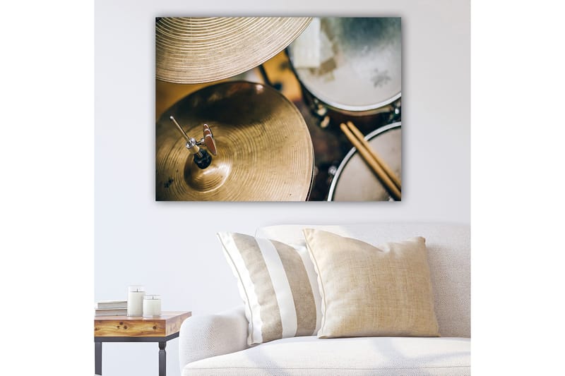 Lerretsbilde 70x100 cm - Nærbilde av et sett med trommer og cymbaler, Gull / Svart / Sølv