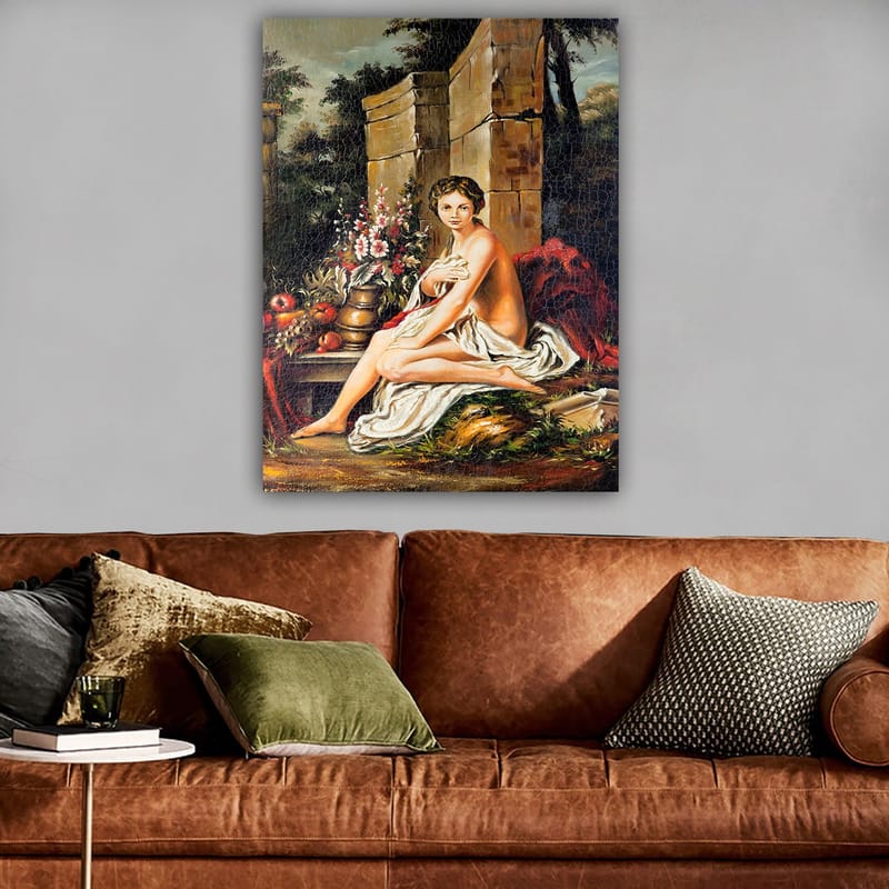 Lerretsbilde 70x100 cm - Naken kvinne sittende med hvitt draperi, omgitt av blomster og frukt i naturskjønne omgivelser - Rød / Grønn / Beige - Innredning - Bilder & kunst - Lerretsbilder