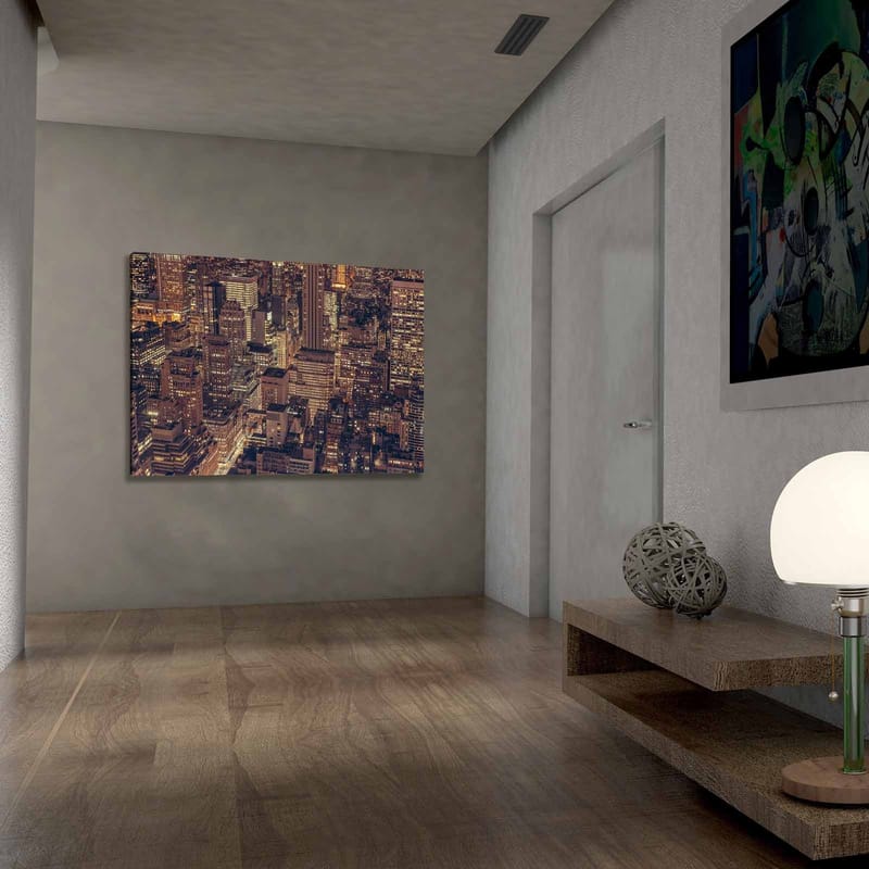 Lerretsbilde 70x100 cm - Nattbilde av en storby med glitrende lys fra bygninger og gater - Mørk blå / Gull / Grå - Innredning - Bilder & kunst - Lerretsbilder