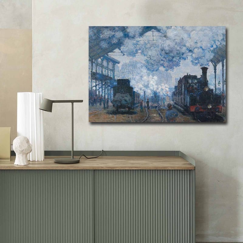 Lerretsbilde 70x100 cm - Nostalgisk skildring av en togstasjon med damplokomotiver og mennesker i bevegelse - Blå / Grå / Brun - Innredning - Bilder & kunst - Lerretsbilder