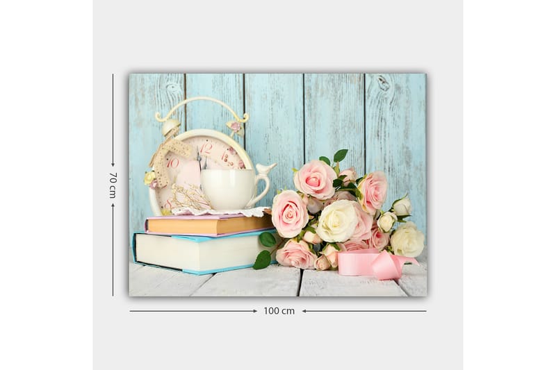 Lerretsbilde 70x100 cm - Rolig og romantisk komposisjon med en kopp, en gammeldags klokke og en rosebukett - Lys rosa / Hvit / Lys blå - Innredning - Bilder & kunst - Lerretsbilder