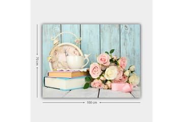Lerretsbilde 70x100 cm - Rolig og romantisk komposisjon med en kopp, en gammeldags klokke og en rosebukett - Lys rosa / Hvit / Lys blå - Innredning - Bilder & kunst - Lerretsbilder