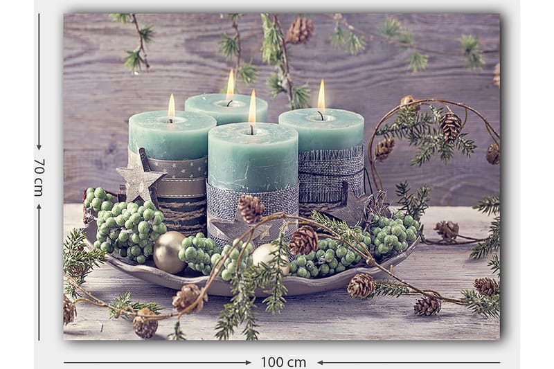 Lerretsbilde 70x100 cm - Rolig samling av fire lys omgitt av grøntområder og dekorasjoner - Grønn / Lys blå / Brun - Innredning - Bilder & kunst - Lerretsbilder